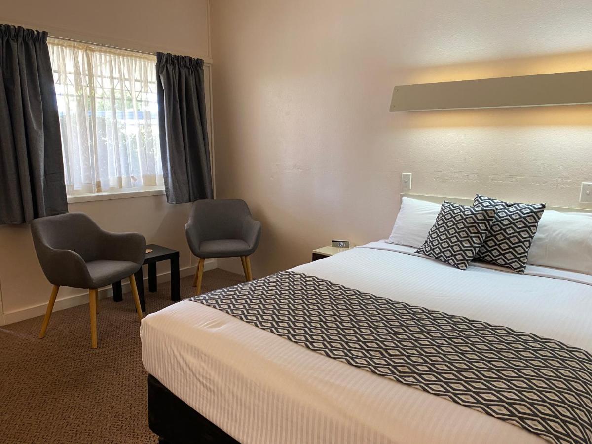 Ben Hall Motor Inn Форбс Екстериор снимка