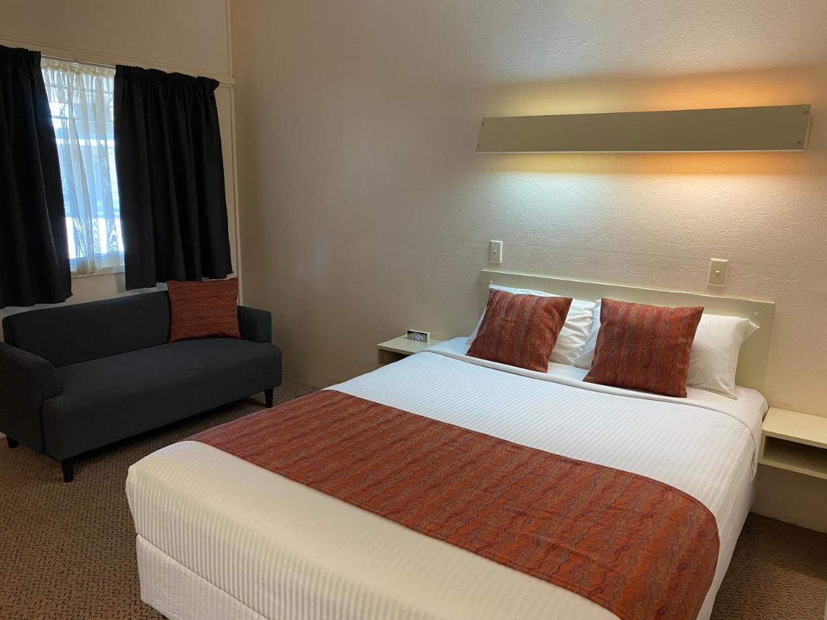 Ben Hall Motor Inn Форбс Екстериор снимка