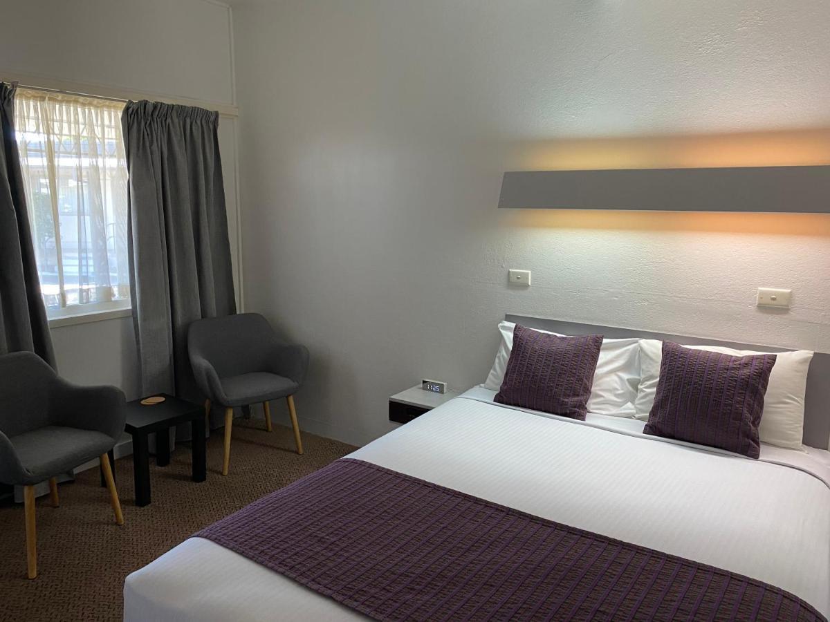 Ben Hall Motor Inn Форбс Екстериор снимка