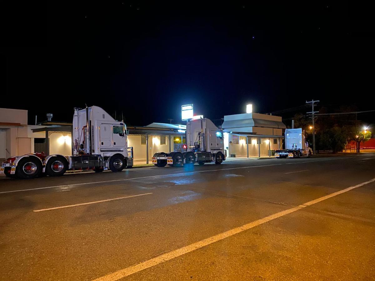 Ben Hall Motor Inn Форбс Екстериор снимка