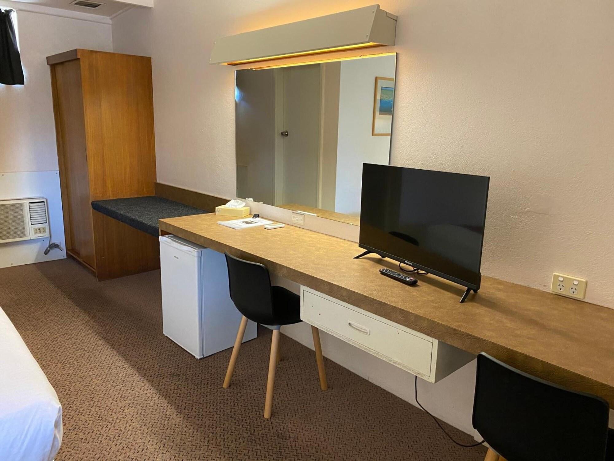 Ben Hall Motor Inn Форбс Екстериор снимка