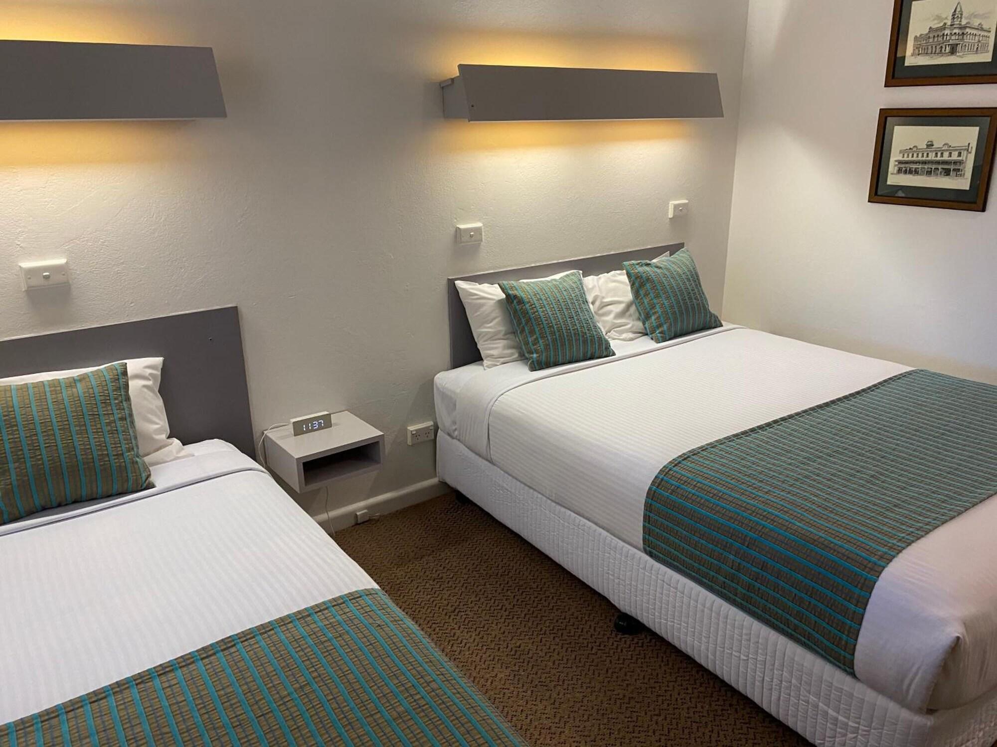 Ben Hall Motor Inn Форбс Екстериор снимка