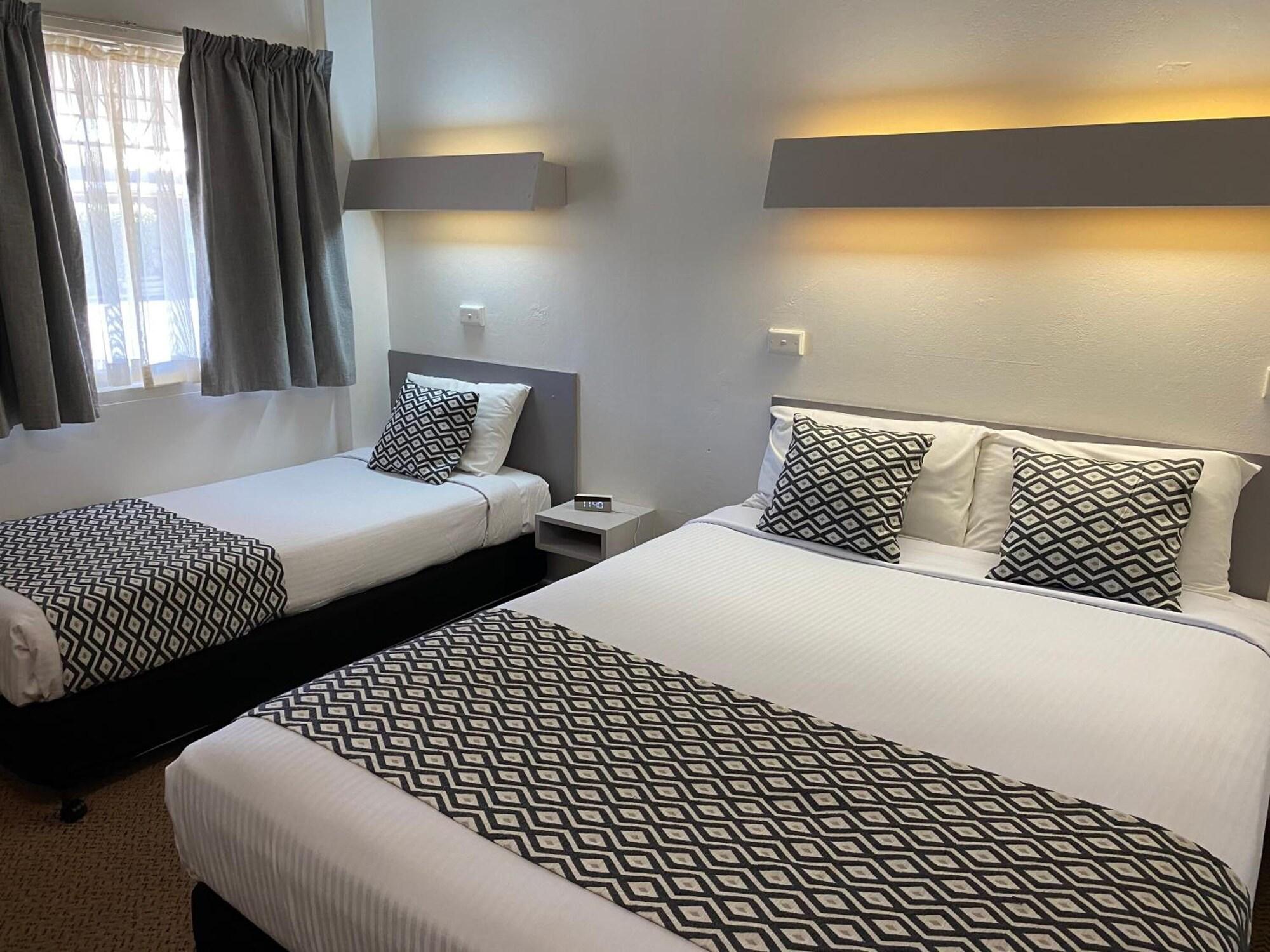 Ben Hall Motor Inn Форбс Екстериор снимка