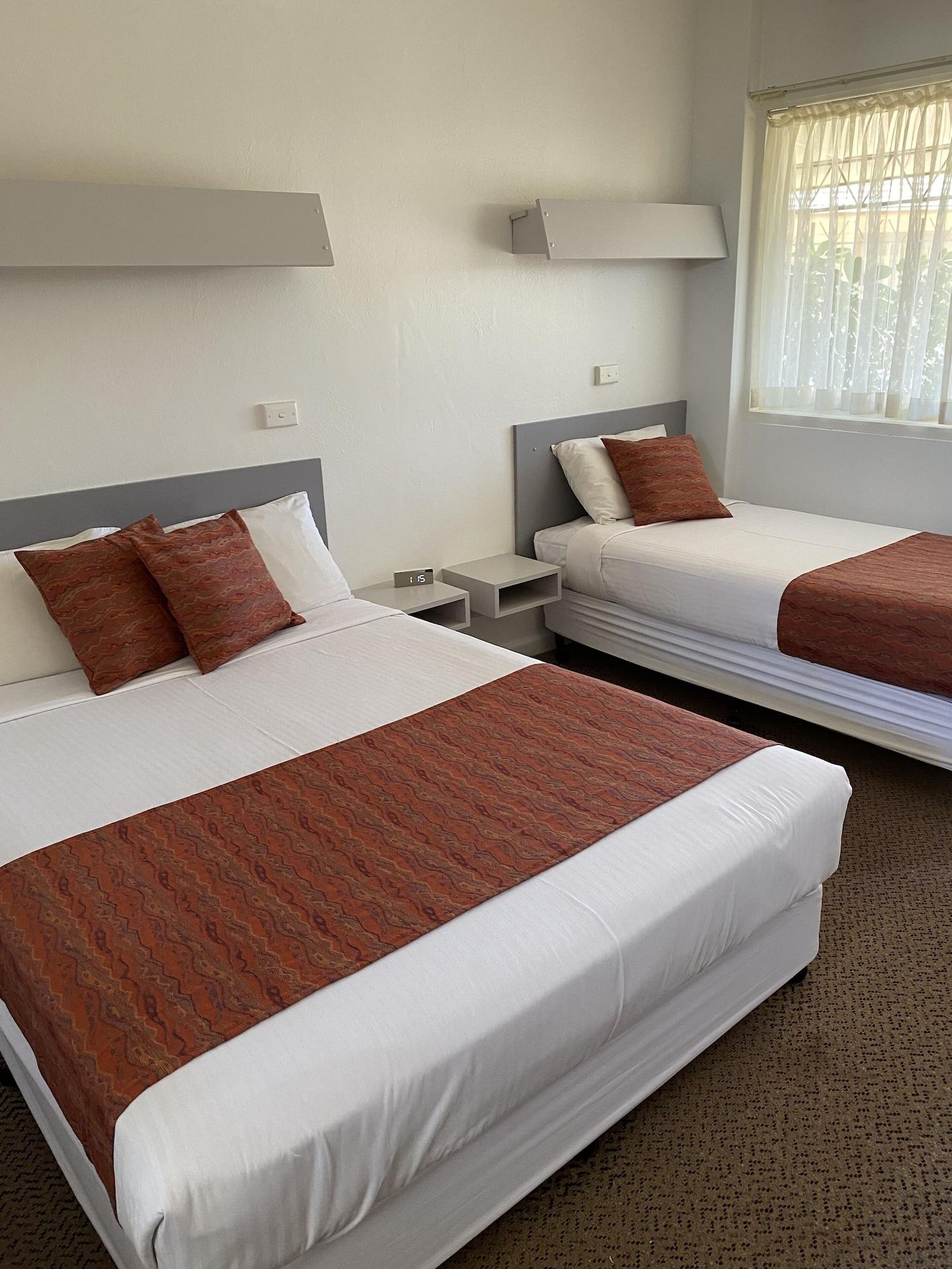 Ben Hall Motor Inn Форбс Екстериор снимка