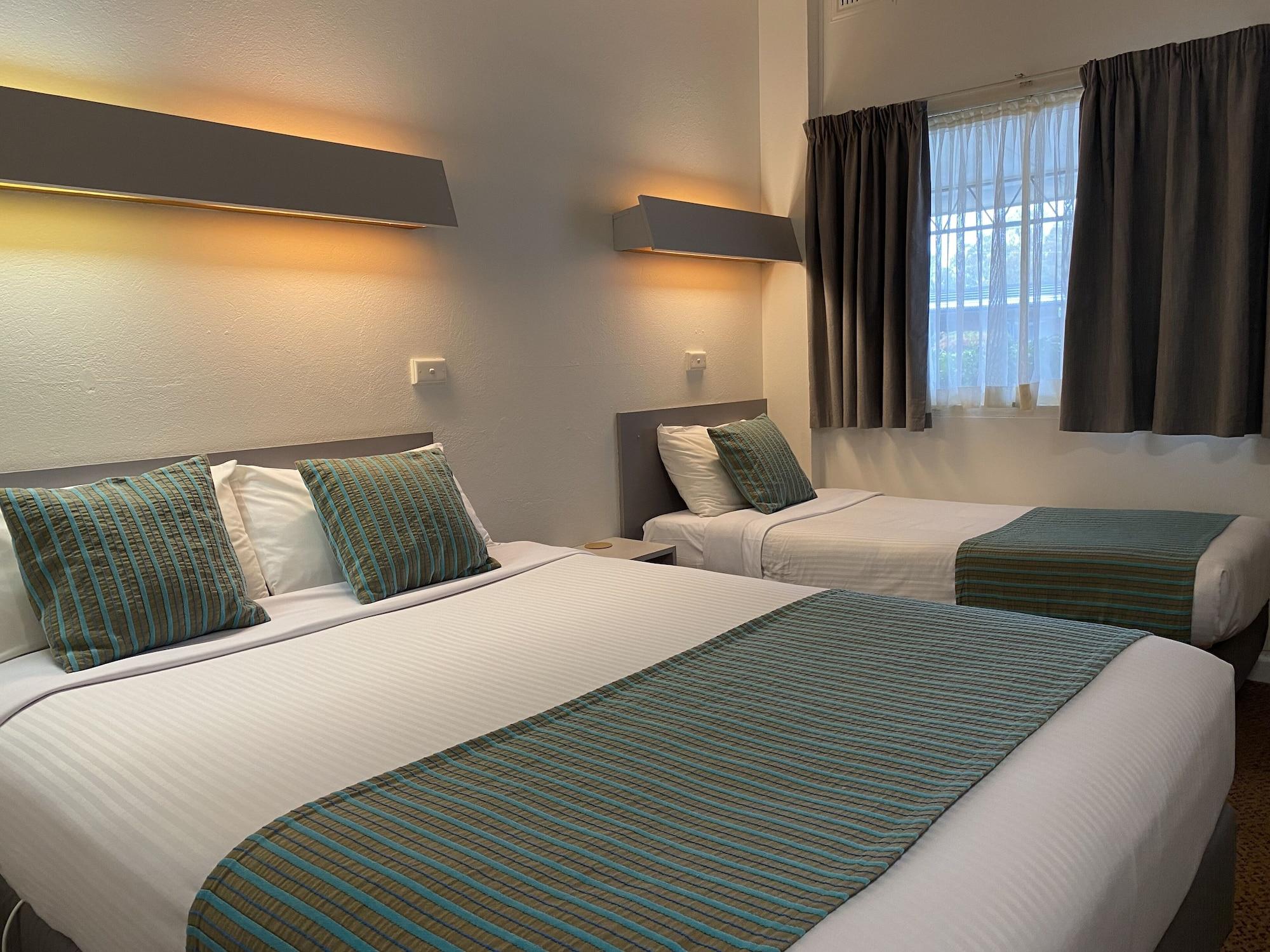 Ben Hall Motor Inn Форбс Екстериор снимка