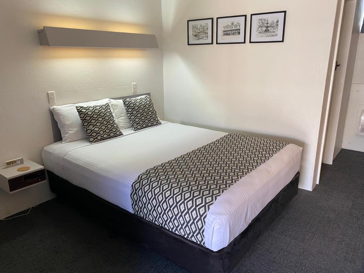 Ben Hall Motor Inn Форбс Екстериор снимка
