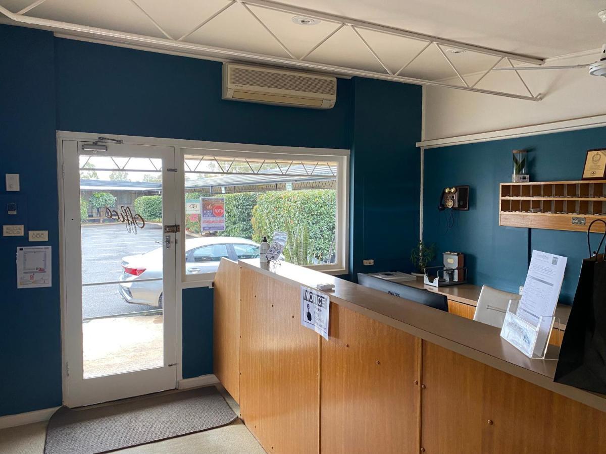 Ben Hall Motor Inn Форбс Екстериор снимка