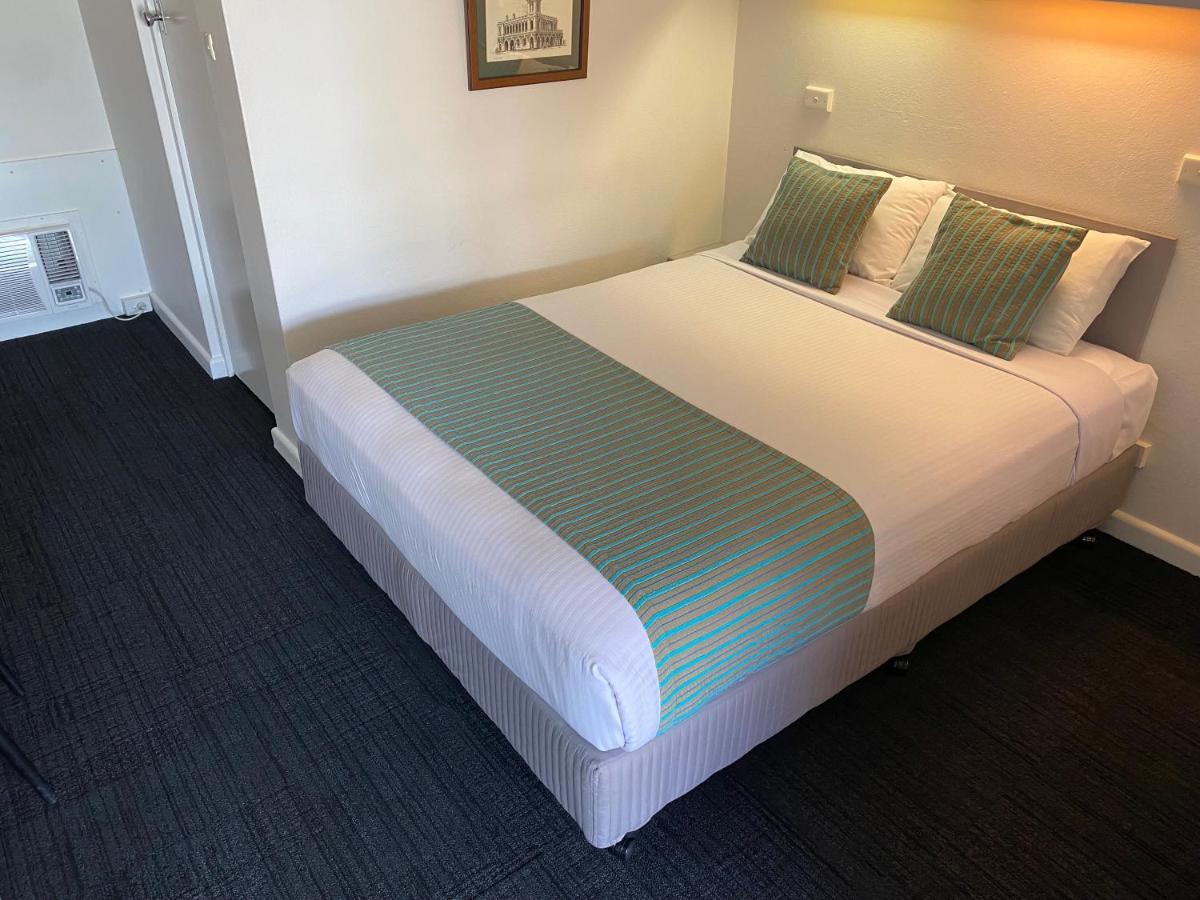 Ben Hall Motor Inn Форбс Екстериор снимка