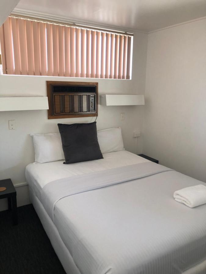 Ben Hall Motor Inn Форбс Екстериор снимка